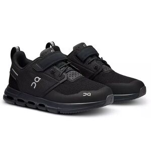 On cloud running play black kids shoes